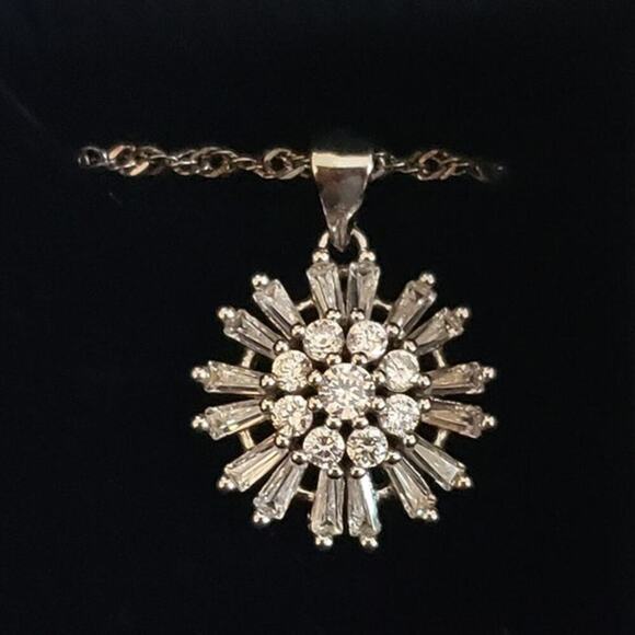 Stauer Snowflake Sparkle Pendant & Chain - Picture 3 of 9